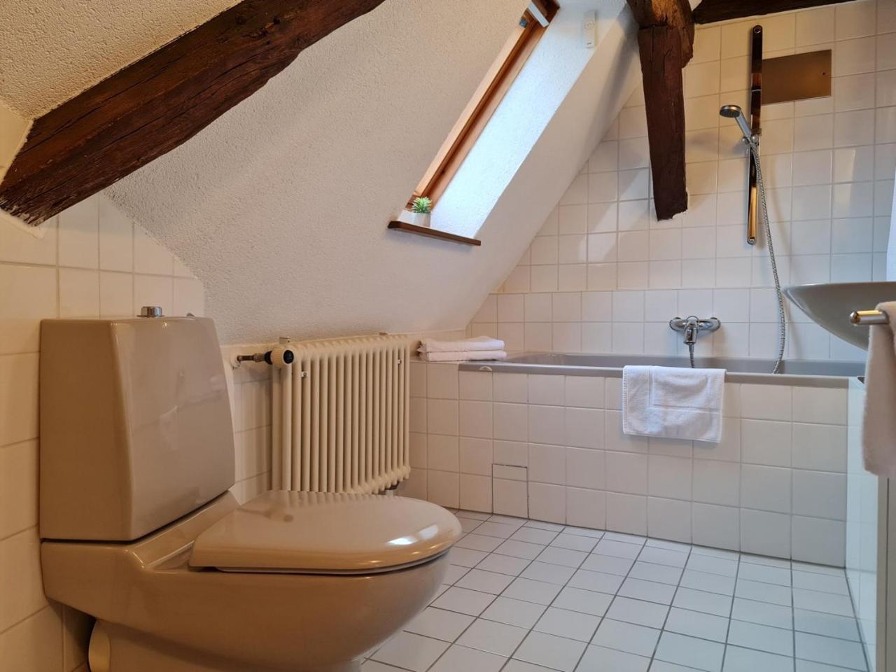 Avahome: Haus Fuer 16, Wlan, Parkplaetze, Netflix, Nespresso Kandel Room photo